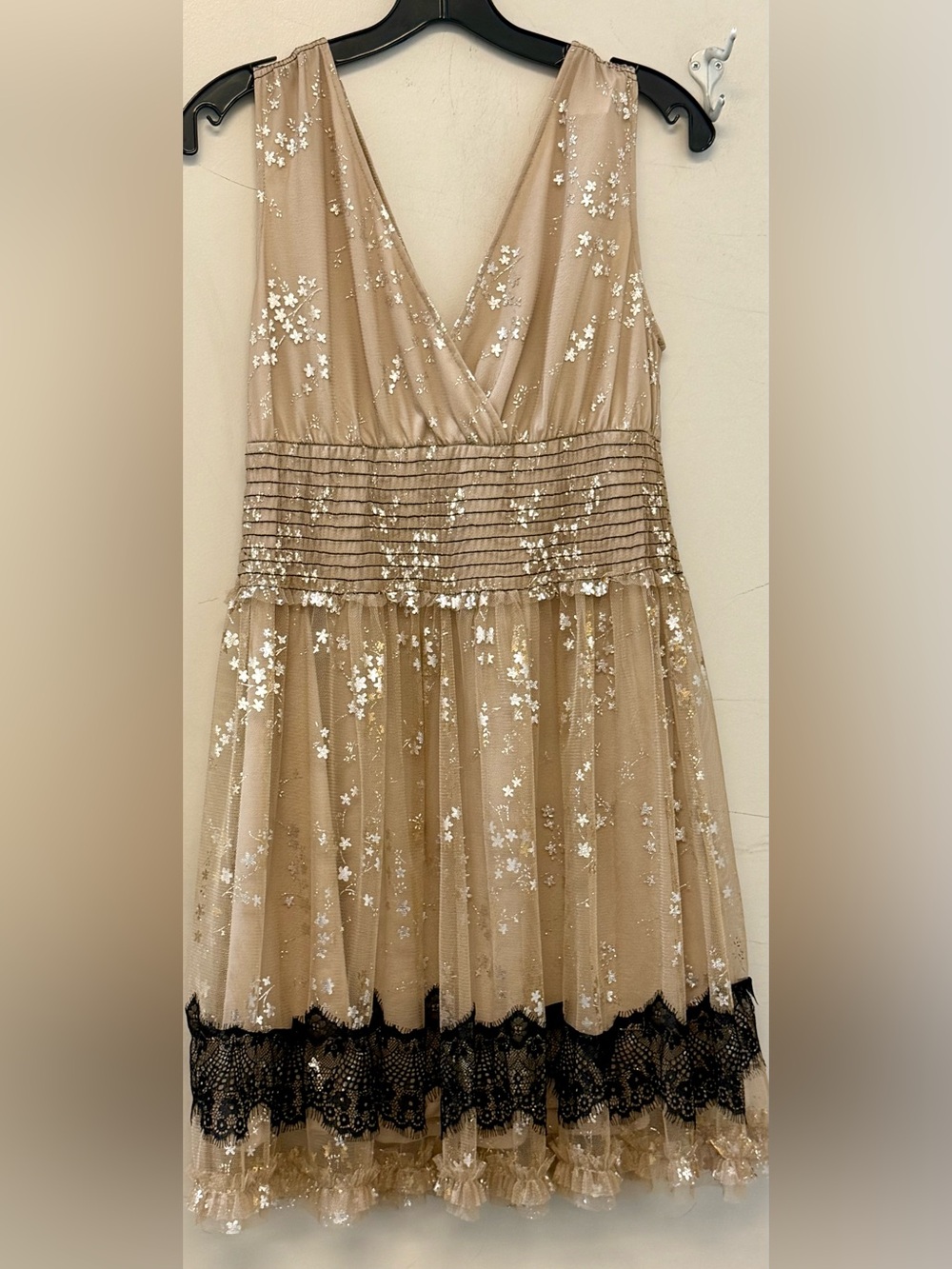 Pinky Beige V-Neck Sleeveless Tulle A-Line Dress. (L) NWT